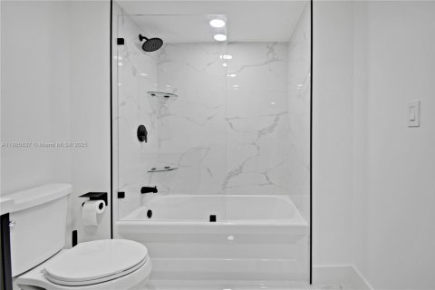 Купить кондоминиум в Майами, Флорида 2 спальни, 134.89м2, № 1932562 - фото 23