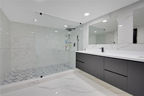 Купить кондоминиум в Майами, Флорида 2 спальни, 134.89м2, № 1932562 - фото 16