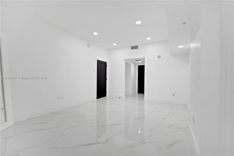 Купить кондоминиум в Майами, Флорида 2 спальни, 134.89м2, № 1932562 - фото 21