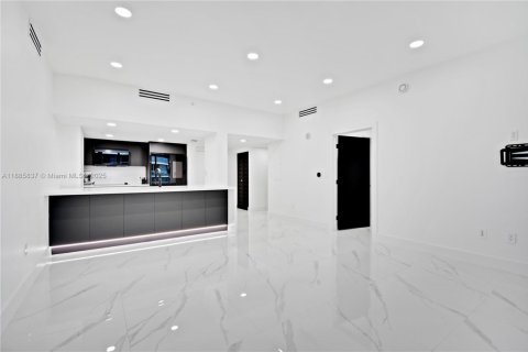 Купить кондоминиум в Майами, Флорида 2 спальни, 134.89м2, № 1932562 - фото 1