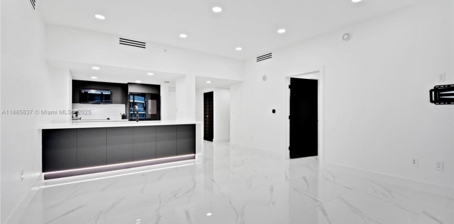 Condominio en Miami, Florida, 2 dormitorios № 1932562