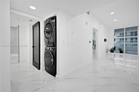 Купить кондоминиум в Майами, Флорида 2 спальни, 134.89м2, № 1932562 - фото 4