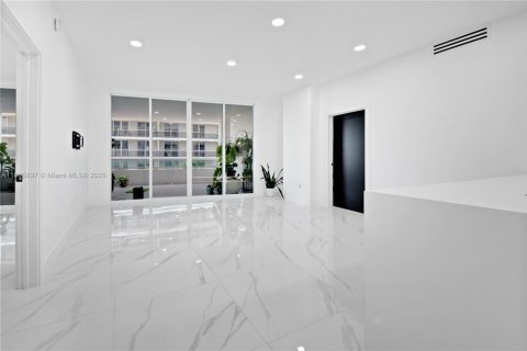 Купить кондоминиум в Майами, Флорида 2 спальни, 134.89м2, № 1932562 - фото 5