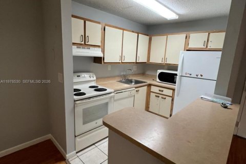 Condo in Miami, Florida, 2 bedrooms  № 2044432 - photo 7