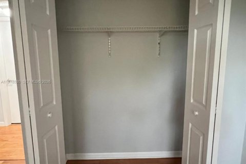 Condo in Miami, Florida, 2 bedrooms  № 2044432 - photo 5