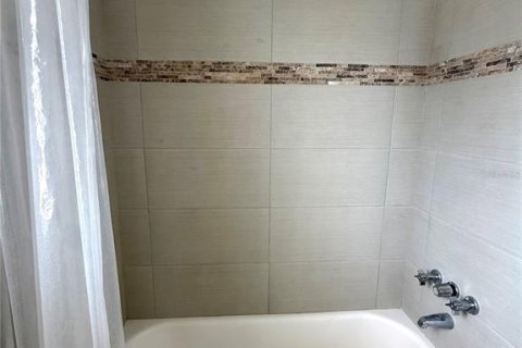 Condo in Tampa, Florida, 1 bedroom № 2222467 - photo 9