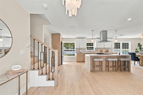 Villa ou maison à vendre à Saint Petersburg, Floride: 4 chambres, 276.76 m2 № 2437234 - photo 6