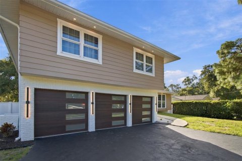 Villa ou maison à vendre à Saint Petersburg, Floride: 4 chambres, 276.76 m2 № 2437234 - photo 2