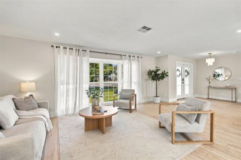 Villa ou maison à vendre à Saint Petersburg, Floride: 4 chambres, 276.76 m2 № 2437234 - photo 13