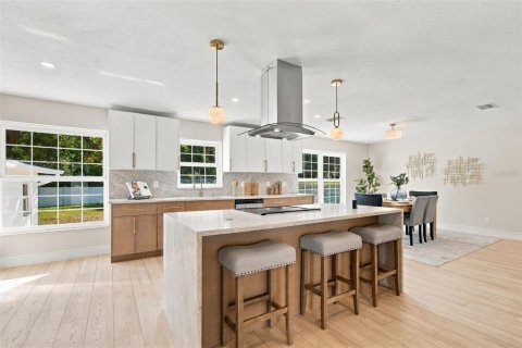 Villa ou maison à vendre à Saint Petersburg, Floride: 4 chambres, 276.76 m2 № 2437234 - photo 8