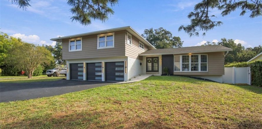 Villa ou maison à Saint Petersburg, Floride 4 chambres, 276.76 m2 № 2437234