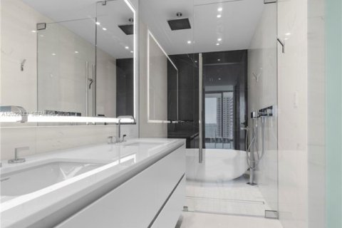 Copropriété à vendre à Miami, Floride: 2 chambres, 136.94 m2 № 2145733 - photo 27