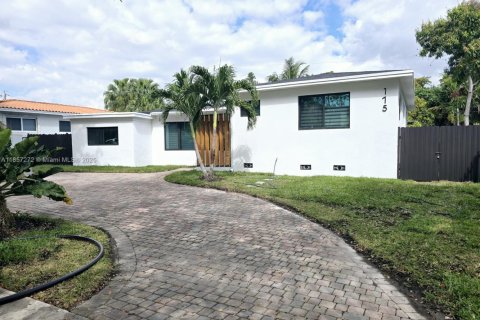 Casa en venta en North Miami, Florida, 3 dormitorios, 192.68 m2 № 1883837 - foto 2
