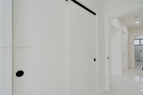 Casa en venta en North Miami, Florida, 3 dormitorios, 192.68 m2 № 1883837 - foto 25