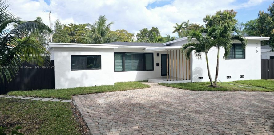 Casa en North Miami, Florida 3 dormitorios, 192.68 m2 № 1883837