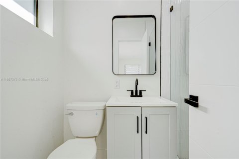 Casa en venta en North Miami, Florida, 3 dormitorios, 192.68 m2 № 1883837 - foto 27