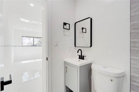 Casa en venta en North Miami, Florida, 3 dormitorios, 192.68 m2 № 1883837 - foto 29