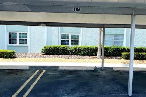 Condo in Belleair, Florida, 2 bedrooms  № 1802133 - photo 9