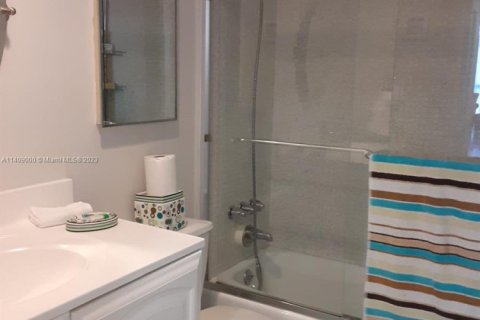 Copropriété à vendre à Hollywood, Floride: 2 chambres, 108.97 m2 № 1938375 - photo 3