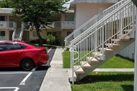 Condo in Miami, Florida, 1 bedroom  № 1887636 - photo 2