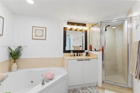 Condominio en venta en Sunny Isles Beach, Florida, 2 dormitorios, 117.61 m2 № 2274078 - foto 25