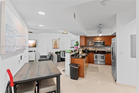 Condominio en venta en Sunny Isles Beach, Florida, 2 dormitorios, 117.61 m2 № 2274078 - foto 8