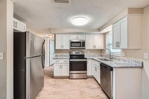 House in Holiday, Florida 2 bedrooms, 107.77 sq.m. № 1775398 - photo 5