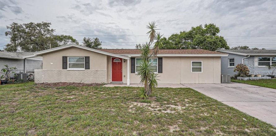 House in Holiday, Florida 2 bedrooms, 107.77 sq.m. № 1775398