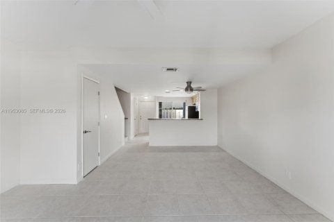 Casa en venta en Pompano Beach, Florida, 2 dormitorios, 93.65 m2 № 2008752 - foto 7