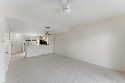 Casa en venta en Pompano Beach, Florida, 2 dormitorios, 93.65 m2 № 2008752 - foto 8