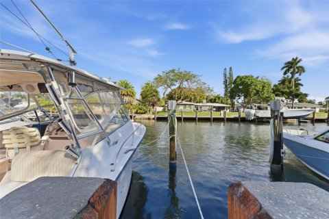 Casa en venta en Pompano Beach, Florida, 2 dormitorios, 93.65 m2 № 2008752 - foto 24