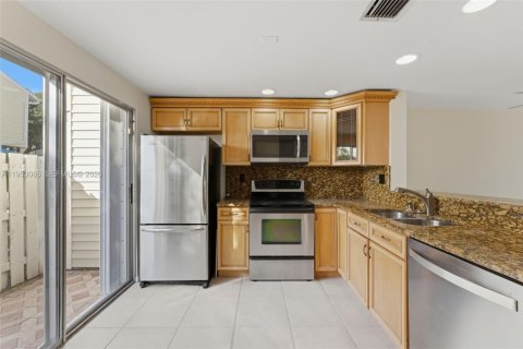 Casa en venta en Pompano Beach, Florida, 2 dormitorios, 93.65 m2 № 2008752 - foto 9