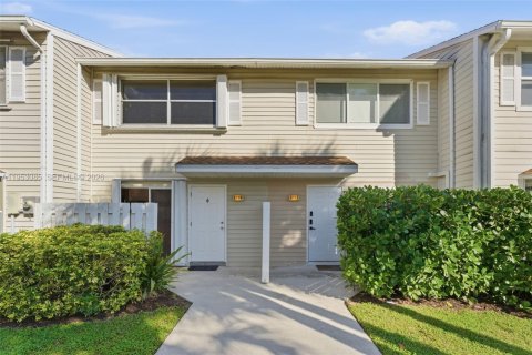 Casa en Pompano Beach, Florida 2 dormitorios, 93.65 m2 № 2008752
