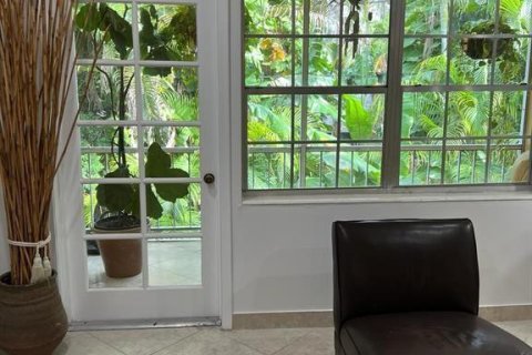 Condo in Wilton Manors, Florida, 2 bedrooms № 2260213 - photo 7
