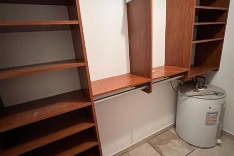 Condo in Wilton Manors, Florida, 2 bedrooms № 2260213 - photo 15