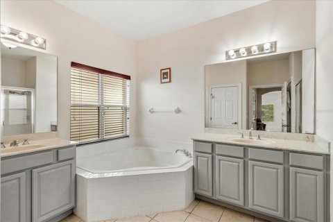 House in Orlando, Florida 4 bedrooms, 254.55 sq.m. № 1642749 - photo 20