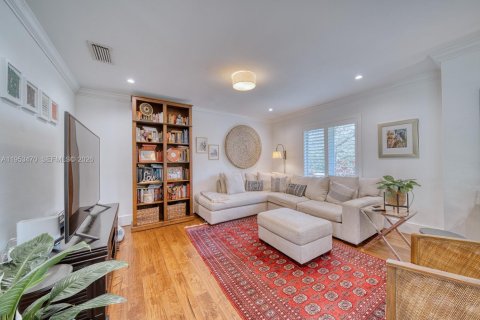 Villa ou maison à vendre à Miami, Floride: 4 chambres, 218.78 m2 № 2009065 - photo 4