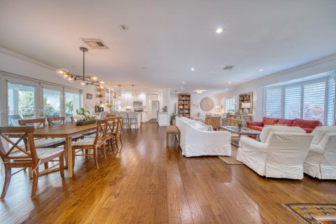 Villa ou maison à vendre à Miami, Floride: 4 chambres, 218.78 m2 № 2009065 - photo 7