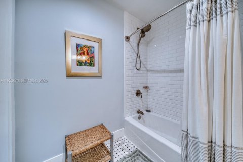 Villa ou maison à vendre à Miami, Floride: 4 chambres, 218.78 m2 № 2009065 - photo 28