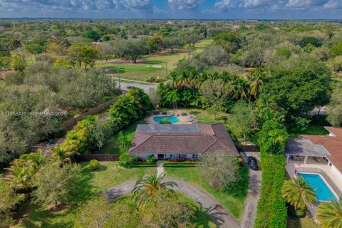 Villa ou maison à vendre à Miami, Floride: 4 chambres, 218.78 m2 № 2009065 - photo 2