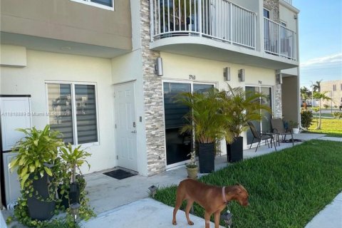 Townhouse in Homestead, Florida 4 bedrooms, 133.22 sq.m. № 1776268 - photo 2