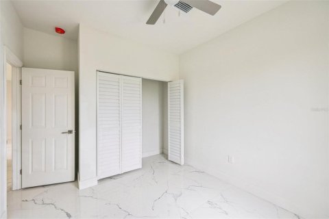 Casa en venta en Port Charlotte, Florida, 4 dormitorios, 151.99 m2 № 1902912 - foto 19