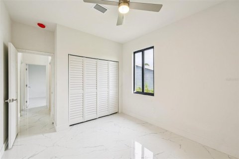 Casa en venta en Port Charlotte, Florida, 4 dormitorios, 151.99 m2 № 1902912 - foto 24