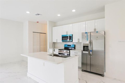 Casa en venta en Port Charlotte, Florida, 4 dormitorios, 151.99 m2 № 1902912 - foto 4