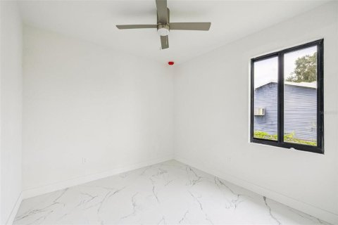 Casa en venta en Port Charlotte, Florida, 4 dormitorios, 151.99 m2 № 1902912 - foto 20