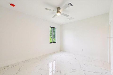 Casa en venta en Port Charlotte, Florida, 4 dormitorios, 151.99 m2 № 1902912 - foto 13