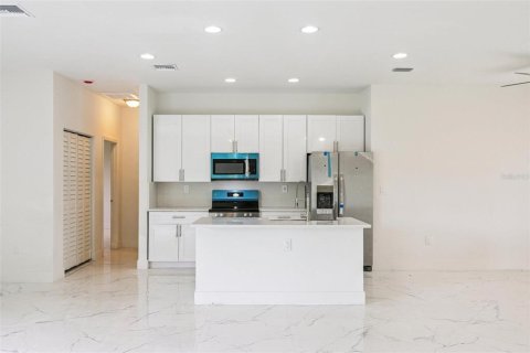 Casa en venta en Port Charlotte, Florida, 4 dormitorios, 151.99 m2 № 1902912 - foto 5