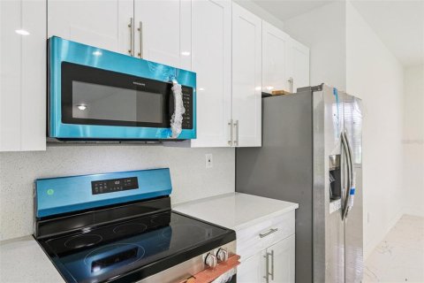 Casa en venta en Port Charlotte, Florida, 4 dormitorios, 151.99 m2 № 1902912 - foto 9