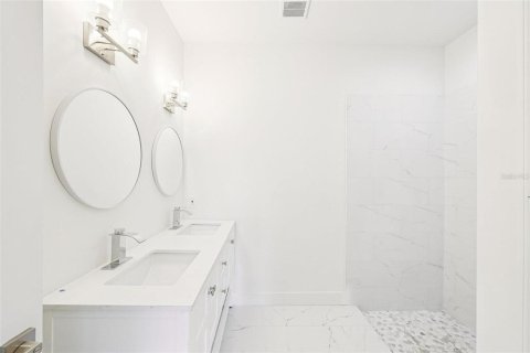 Casa en venta en Port Charlotte, Florida, 4 dormitorios, 151.99 m2 № 1902912 - foto 14