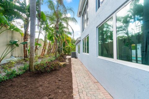 House in Boca Raton, Florida 6 bedrooms, 321.26 sq.m. № 1183656 - photo 1
